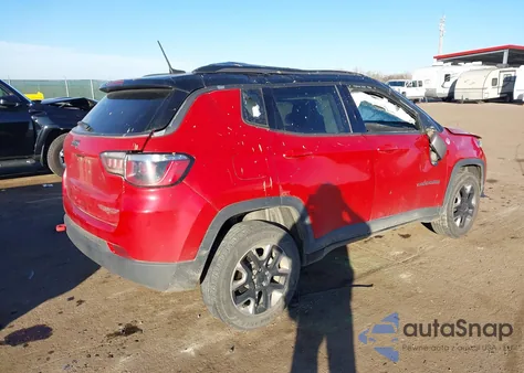 2018 Jeep Compass Trailhawk 4X4 из США, поврежденный, VIN 3C4NJDDB5JT210331